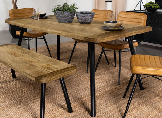 Table à manger rectangulaire Maverick avec pieds effilés, en manguier naturel et noir.