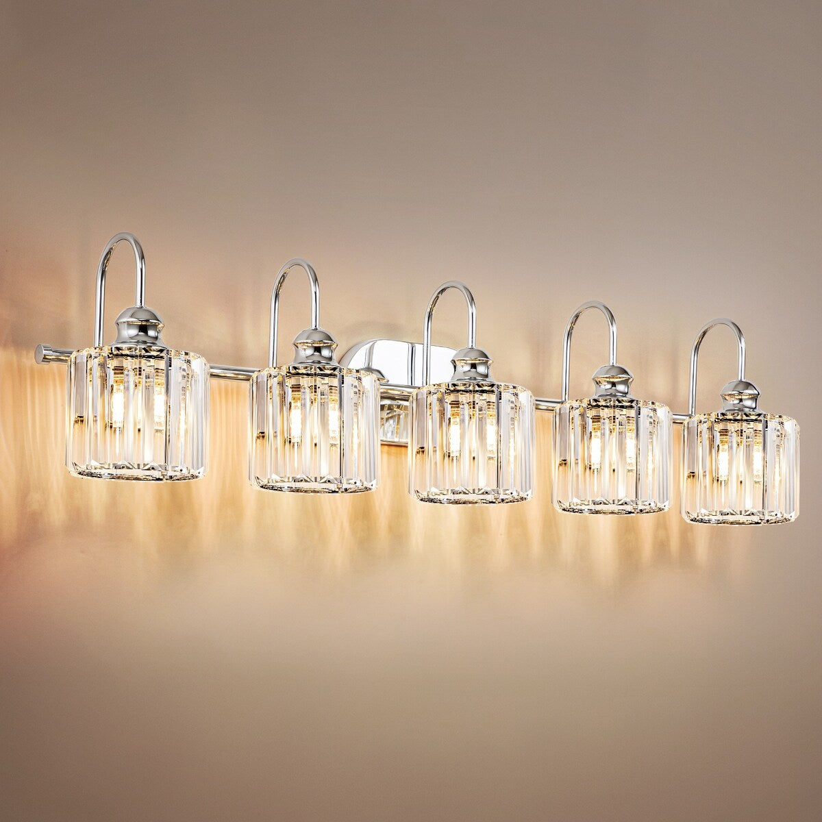 Ensemble de 5 luminaires linéaires à intensité variable pour salle de bain, style glamour, avec abat-jour en cristal cylindrique.