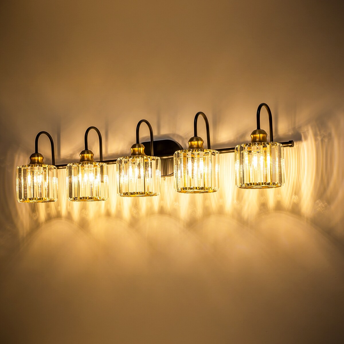 Ensemble de 5 luminaires linéaires à intensité variable pour salle de bain, style glamour, avec abat-jour en cristal cylindrique.
