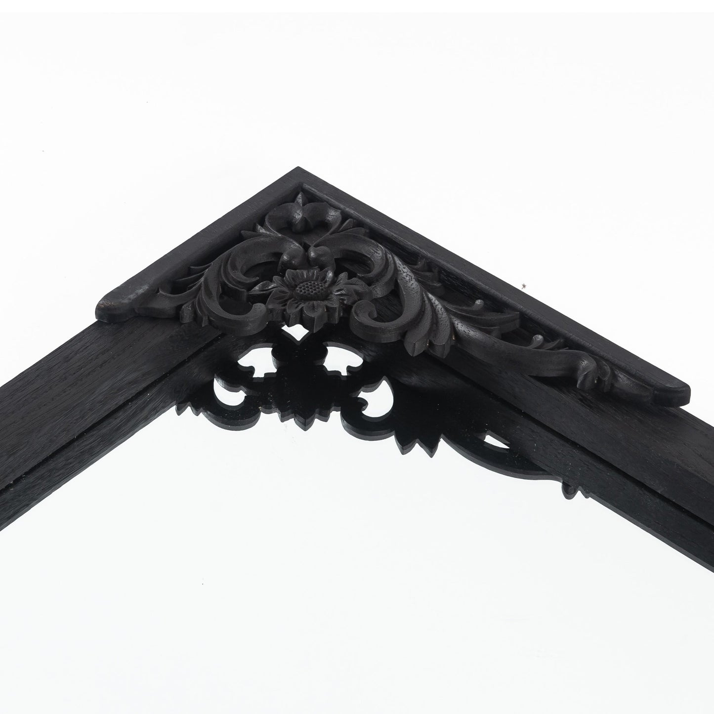 Grand miroir de sol en bois massif à encadrement incurvé et sculpture