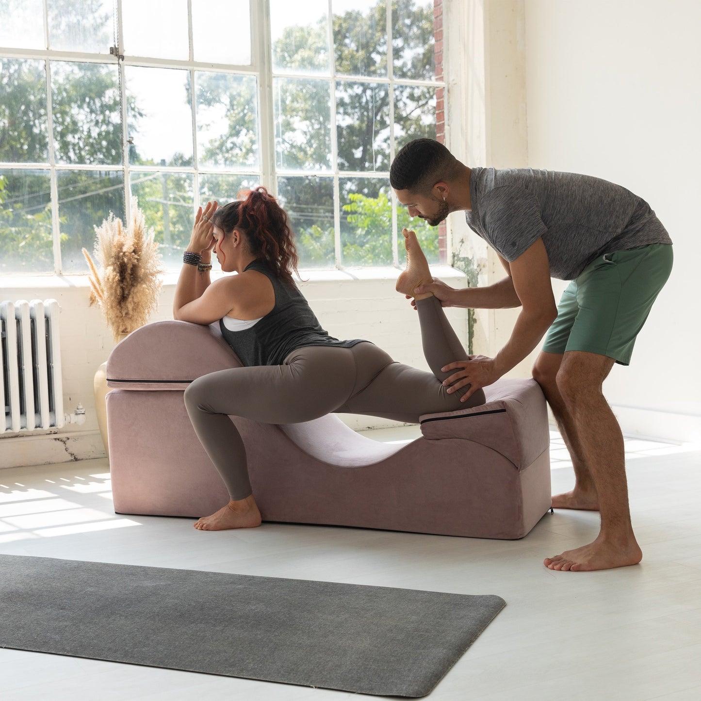 Chaise longue convertible Avana Kami / Yoga et massage - Pouf 2-en-1 avec chaise de salon de yoga escamotable, microvelours - N/A