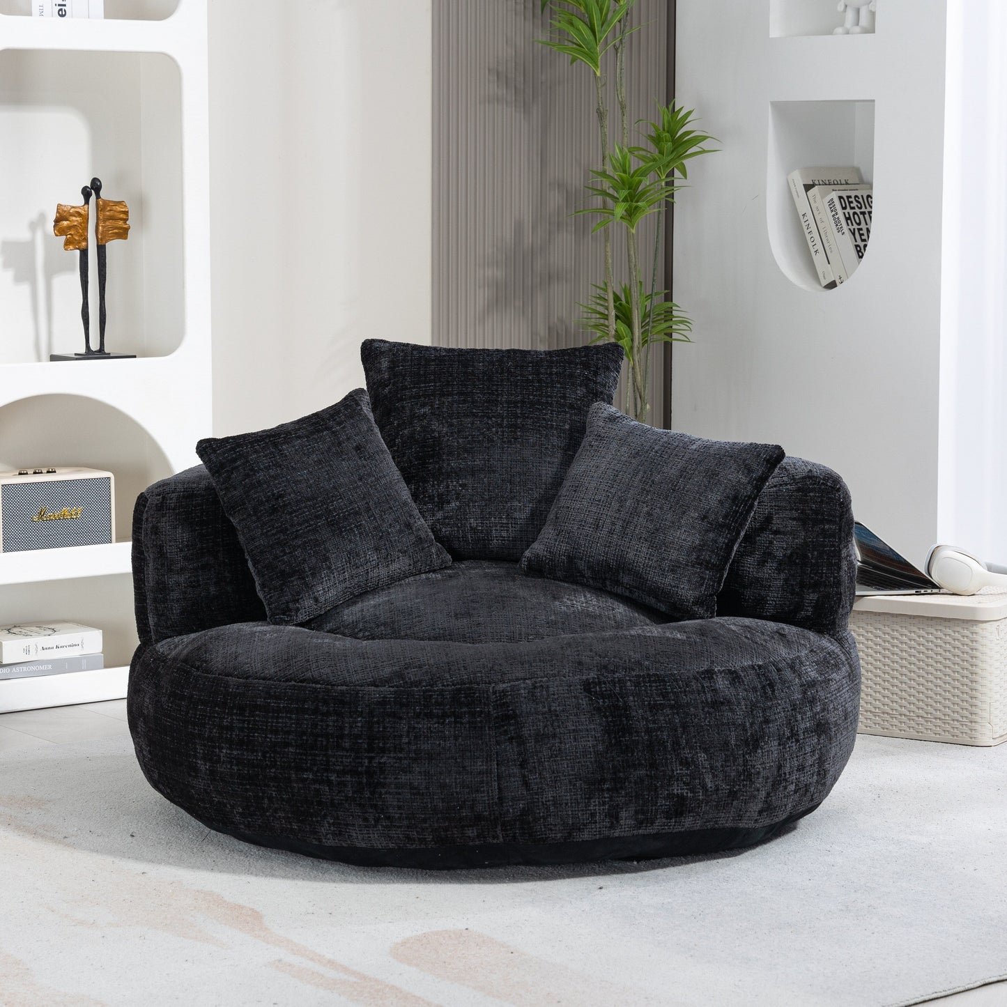 Canapé pouf géant noir en chenille 42.52, pour chambre à coucher, avec trois coussins.