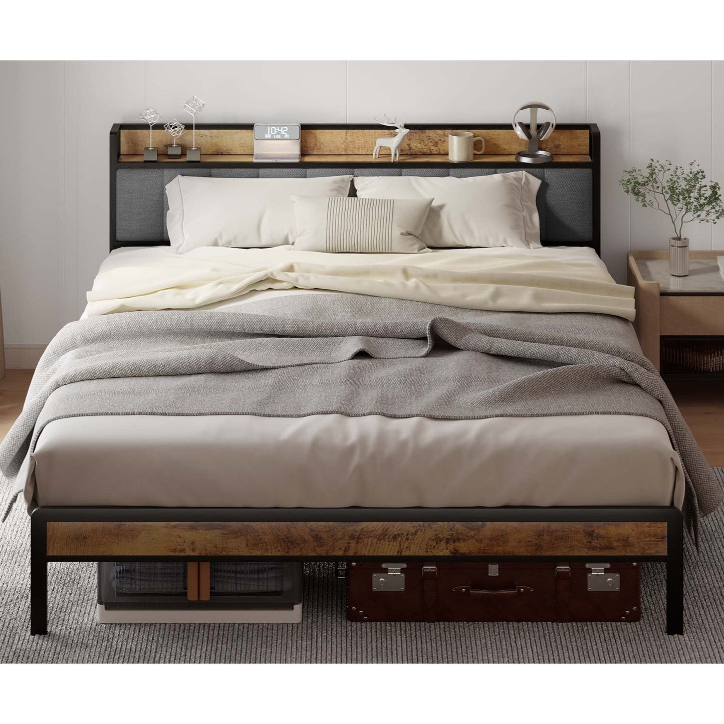 Cadre de lit à plateforme en métal pour matelas Twin / Double / Queen / King avec tête de lit rembourrée et rangement.