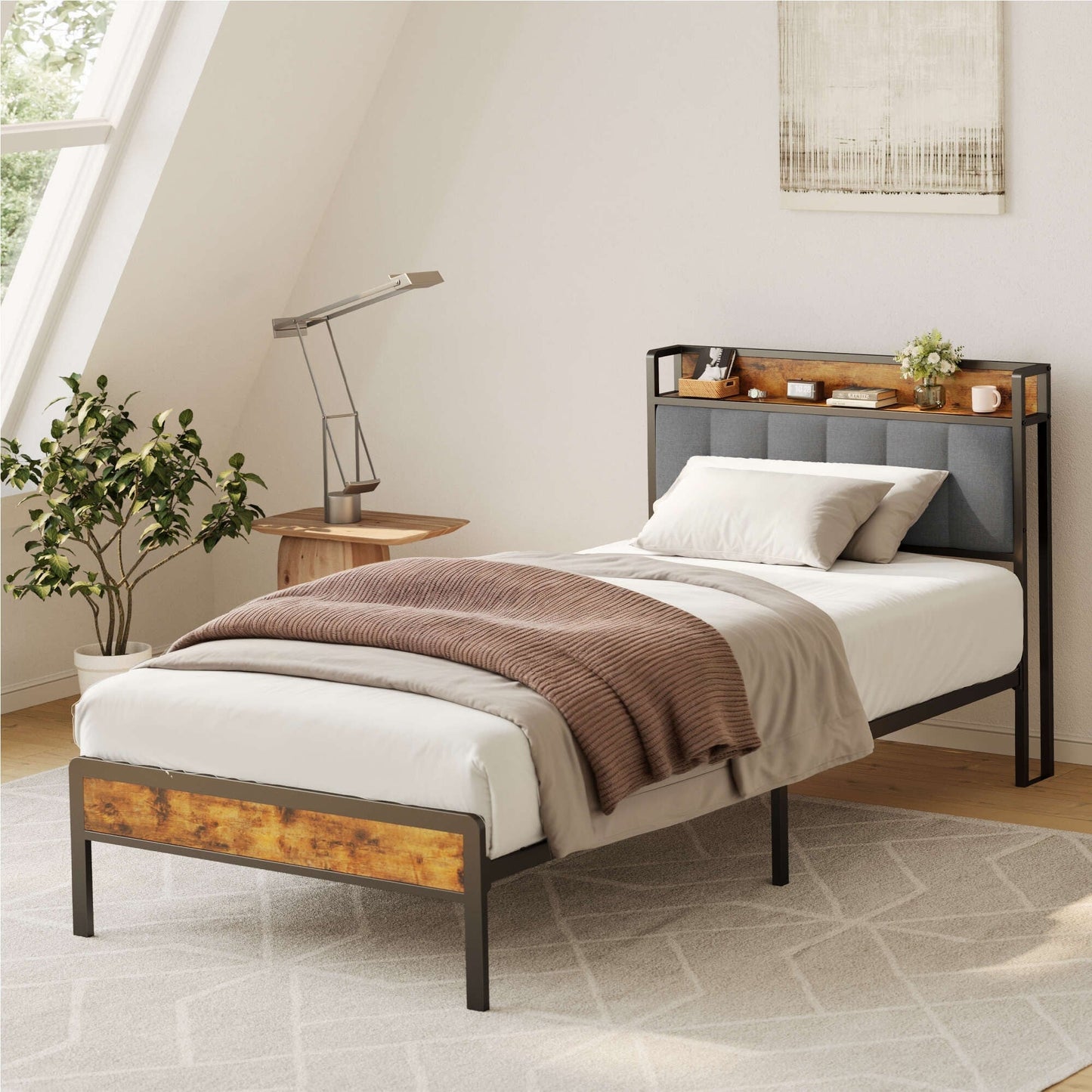 Cadre de lit à plateforme en métal pour matelas Twin / Double / Queen / King avec tête de lit rembourrée et rangement.