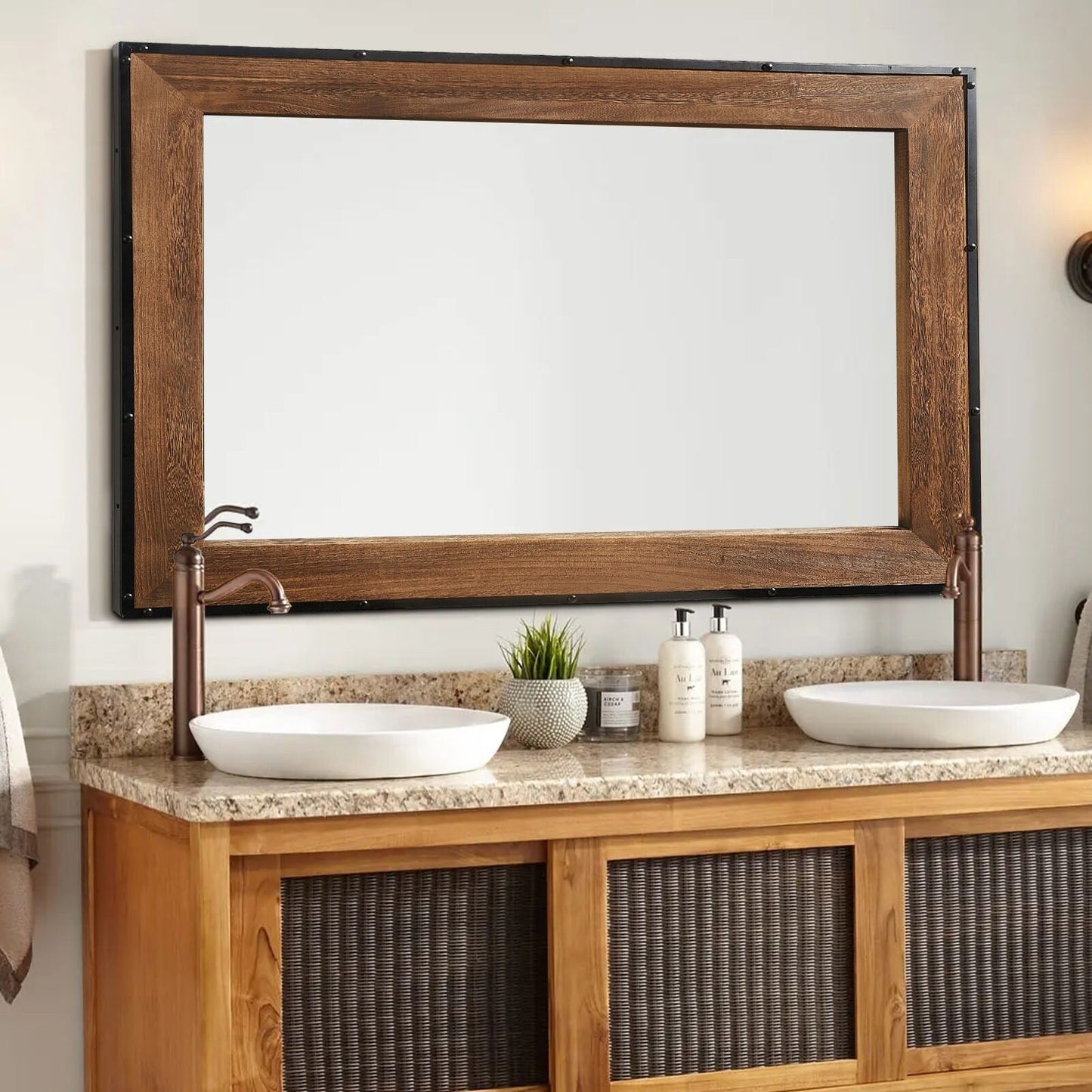 Grand miroir de coiffeuse mural à cadre en bois et fer naturel de style rustique