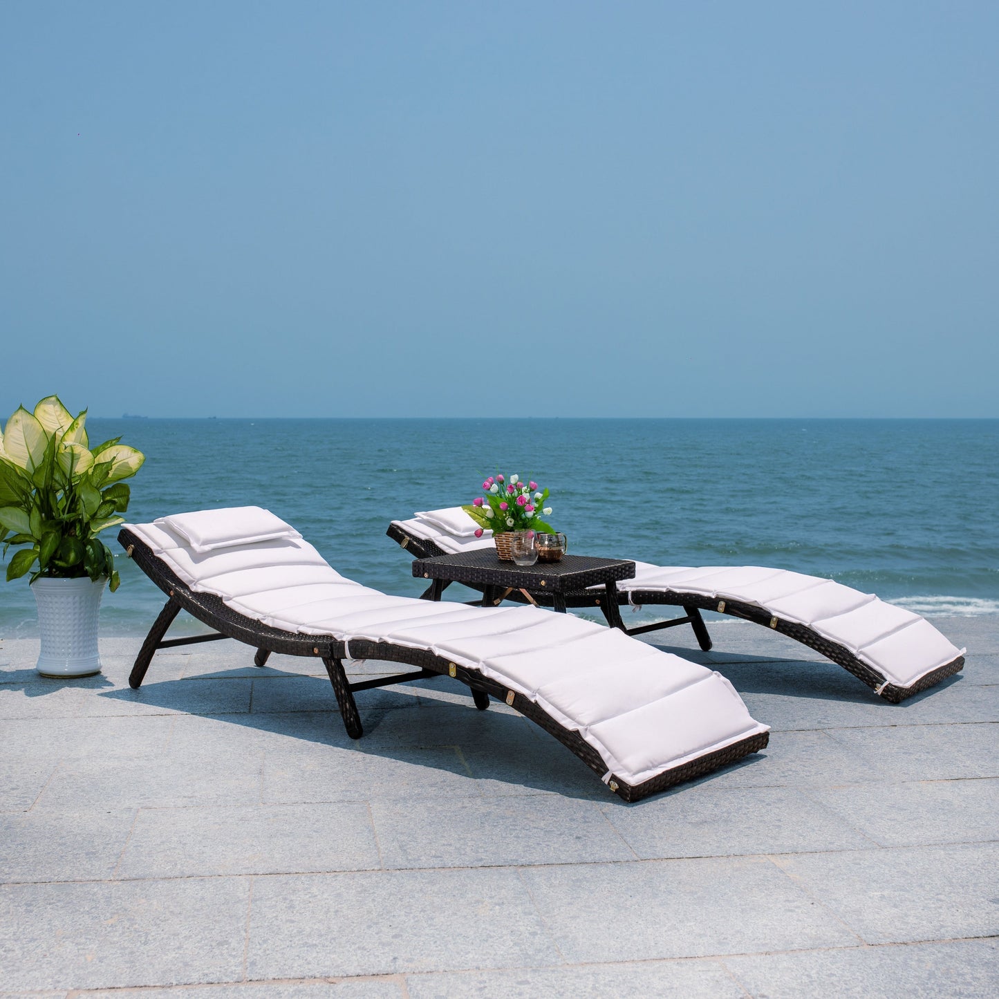 Ensemble de chaises longues de jardin Blaguna 3 pièces de SAFAVIEH - 83L x 20P x 24H (dimensions en pouces)