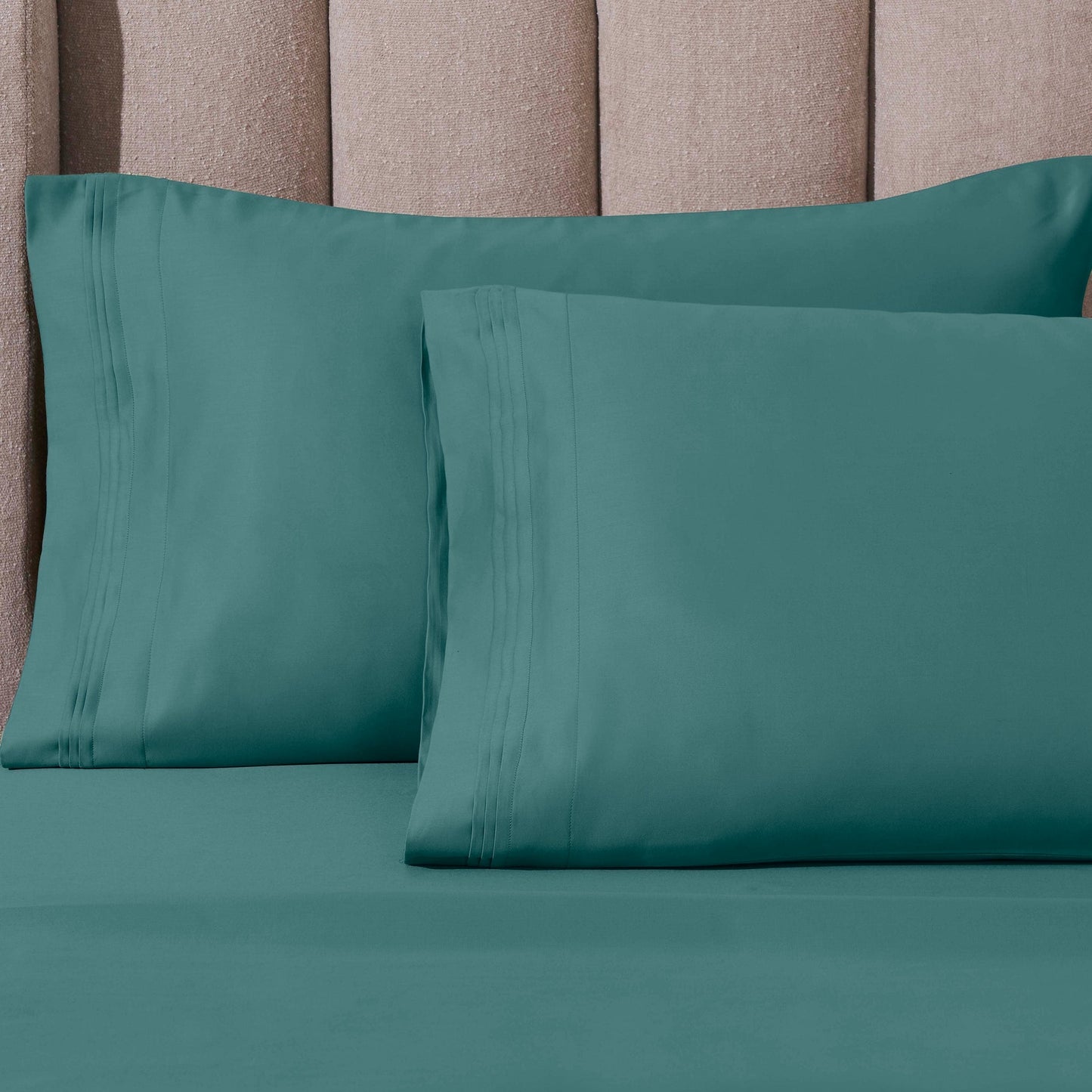 Jeu de draps uni en coton égyptien supérieur, 1000 fils, avec poche profonde.