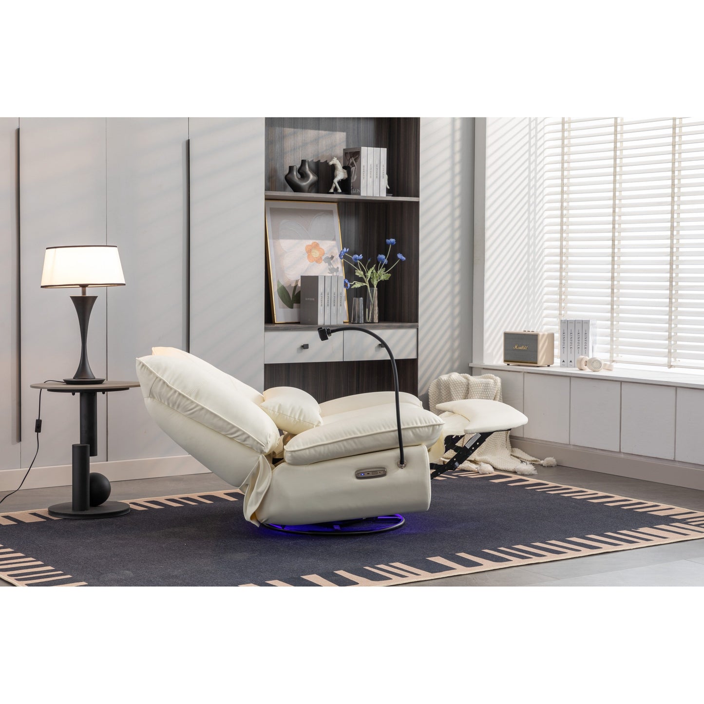 Fauteuil inclinable pivotant à glissement électrique avec haut-parleurs Bluetooth, porte-téléphone, ports de charge USB et Type-C, et rangement caché dans les accoudoirs.