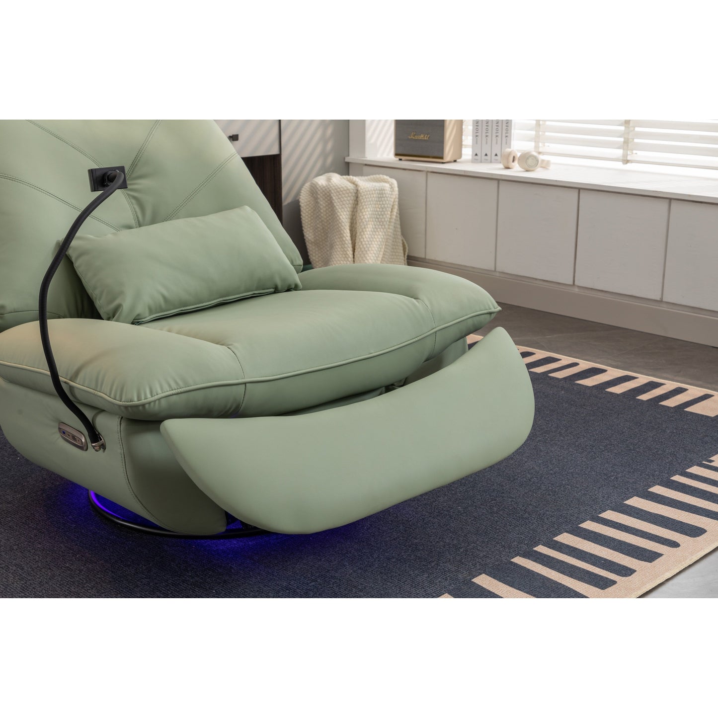 Fauteuil inclinable pivotant à glissement électrique avec haut-parleurs Bluetooth, porte-téléphone, ports de charge USB et Type-C, et rangement caché dans les accoudoirs.