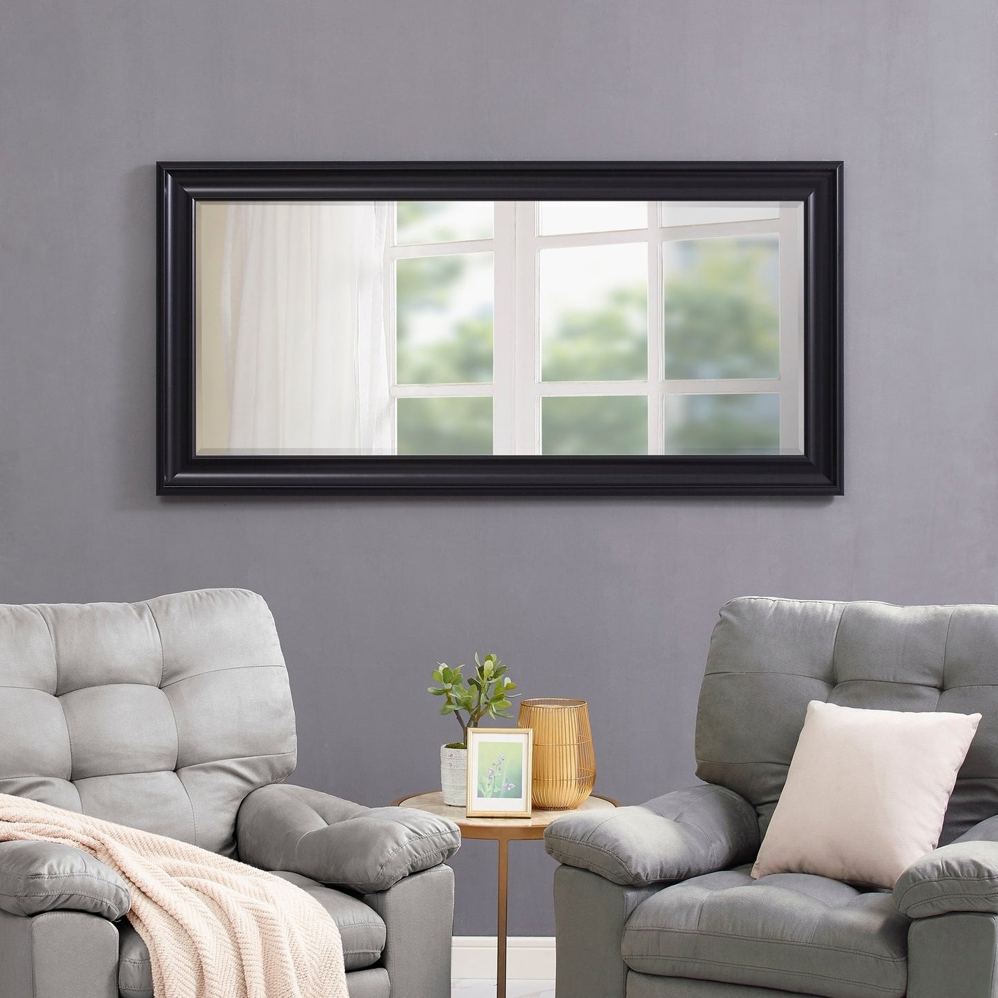 Grand miroir, miroir pleine taille, miroir rectangulaire mural suspendu, avec cadre en faux bois lisse.