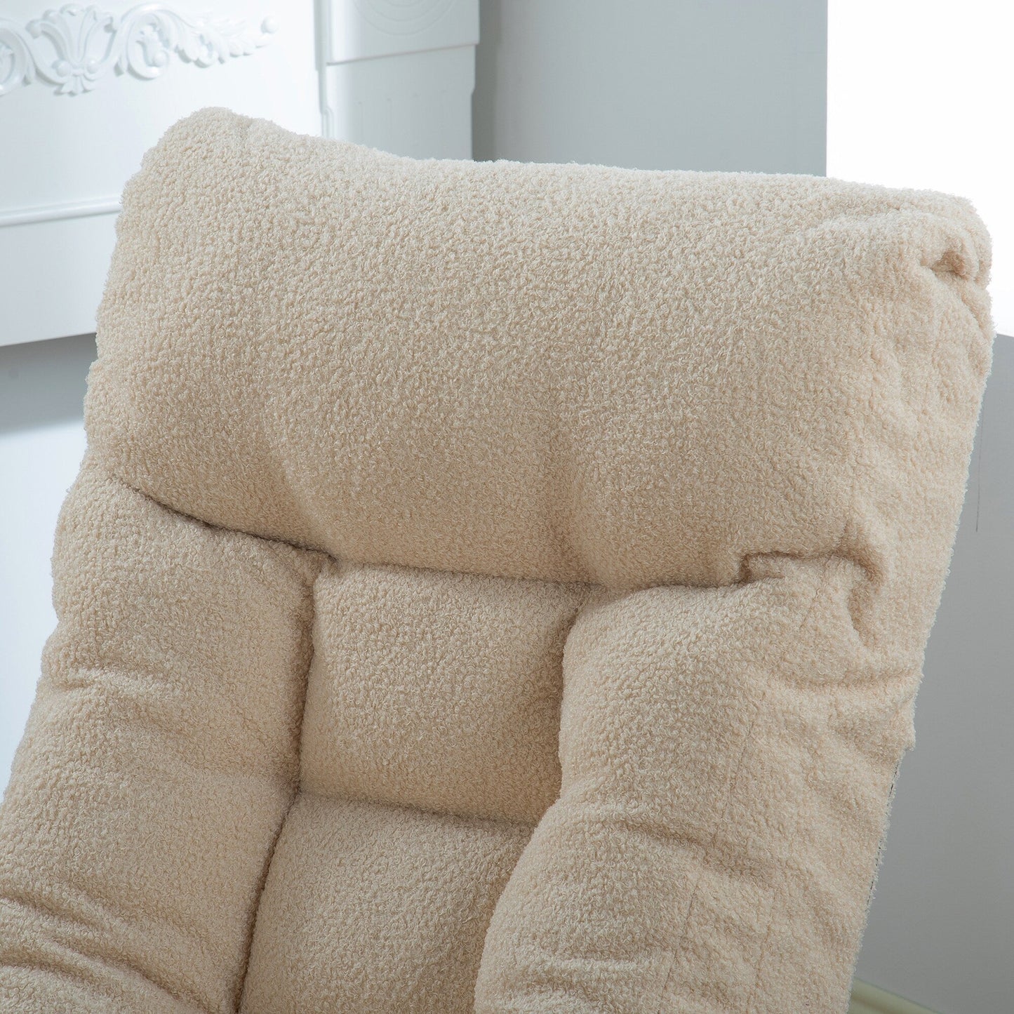 Ensemble de fauteuil inclinable sans accoudoirs, recouvert de tissu, avec repose-pieds et repose-tête réglable.