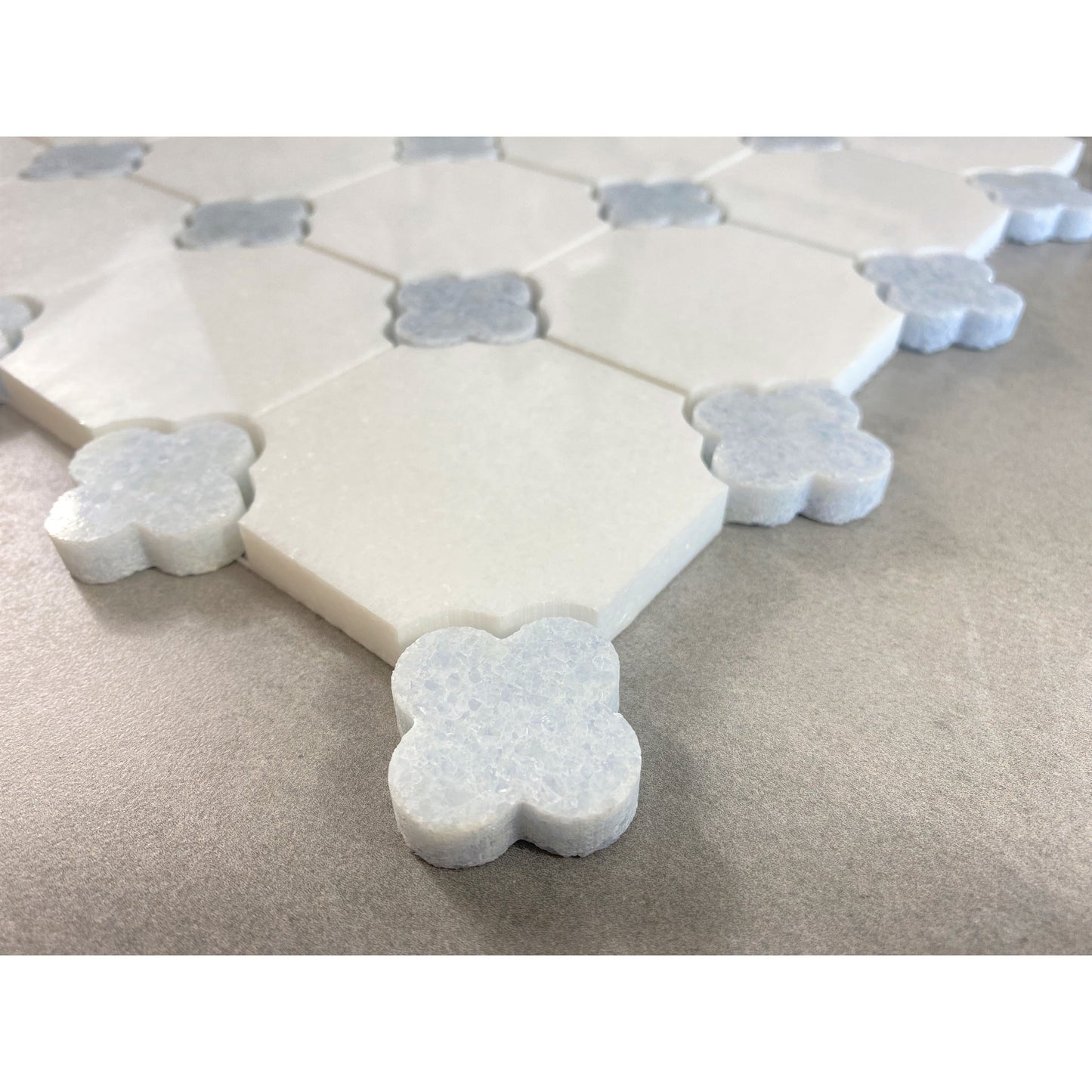 Carreaux de mosaïque en marbre blanc de Thassos avec motif floral bleu céleste - Boîte (10 feuilles)