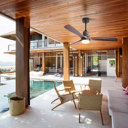 Ventilateur de plafond intérieur en bois Sofucor 52 avec télécommande, éclairage intégré en option.