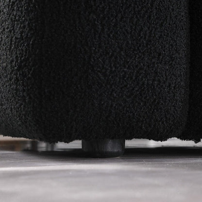 84.3 Canapé 3 places luxueux et spacieux en bouclé, recouvert de tissu Marshmallow, avec 2 coussins carrés décoratifs et accoudoirs carrés.