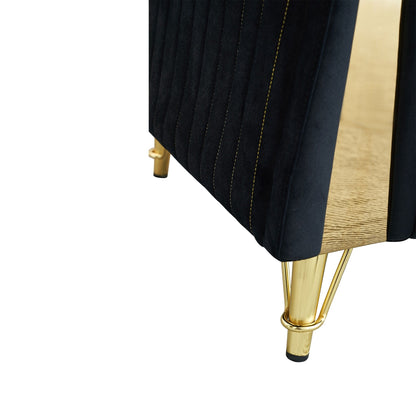 Canapé 3 places en velours 89 avec deux coussins d'assise et deux coussins décoratifs.