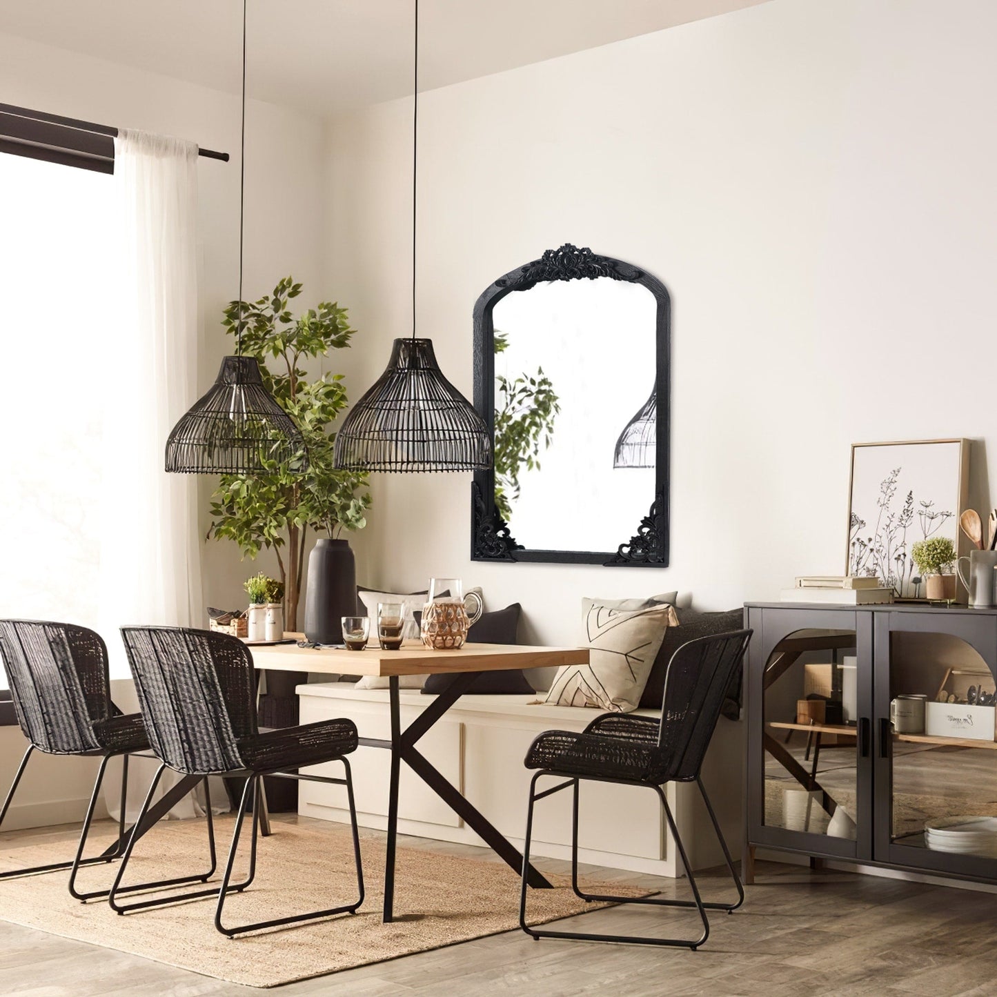 Grand miroir de sol en bois massif à encadrement incurvé et sculpture