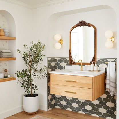 Grand miroir de sol en bois massif à encadrement incurvé et sculpture