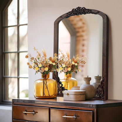 Grand miroir de sol en bois massif à encadrement incurvé et sculpture