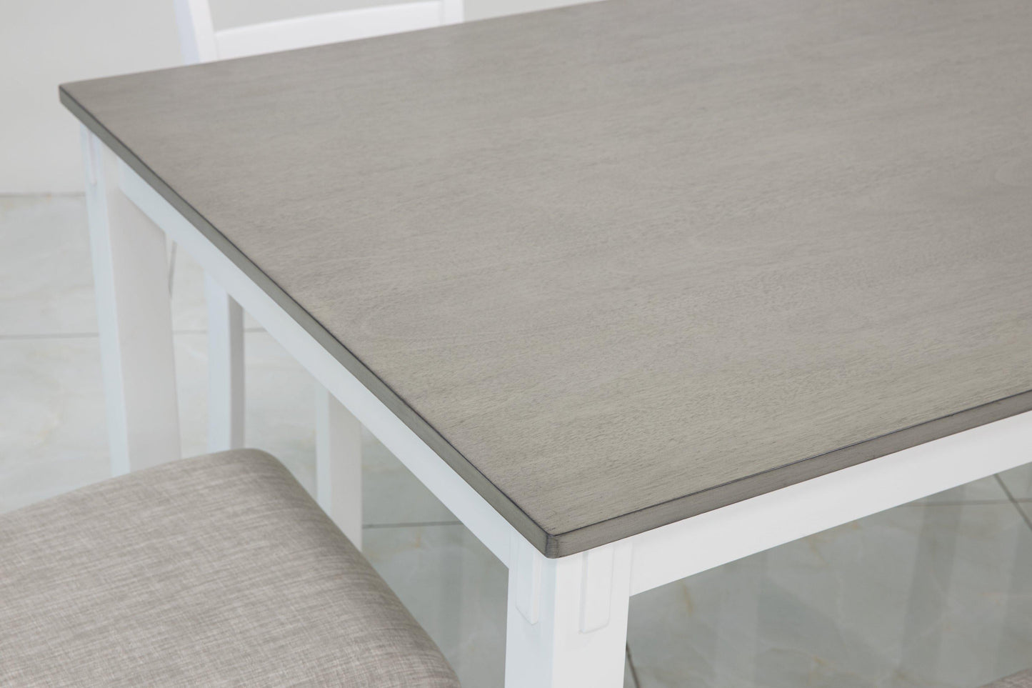Table à manger et chaises Stonehollow avec banc (ensemble de 6)