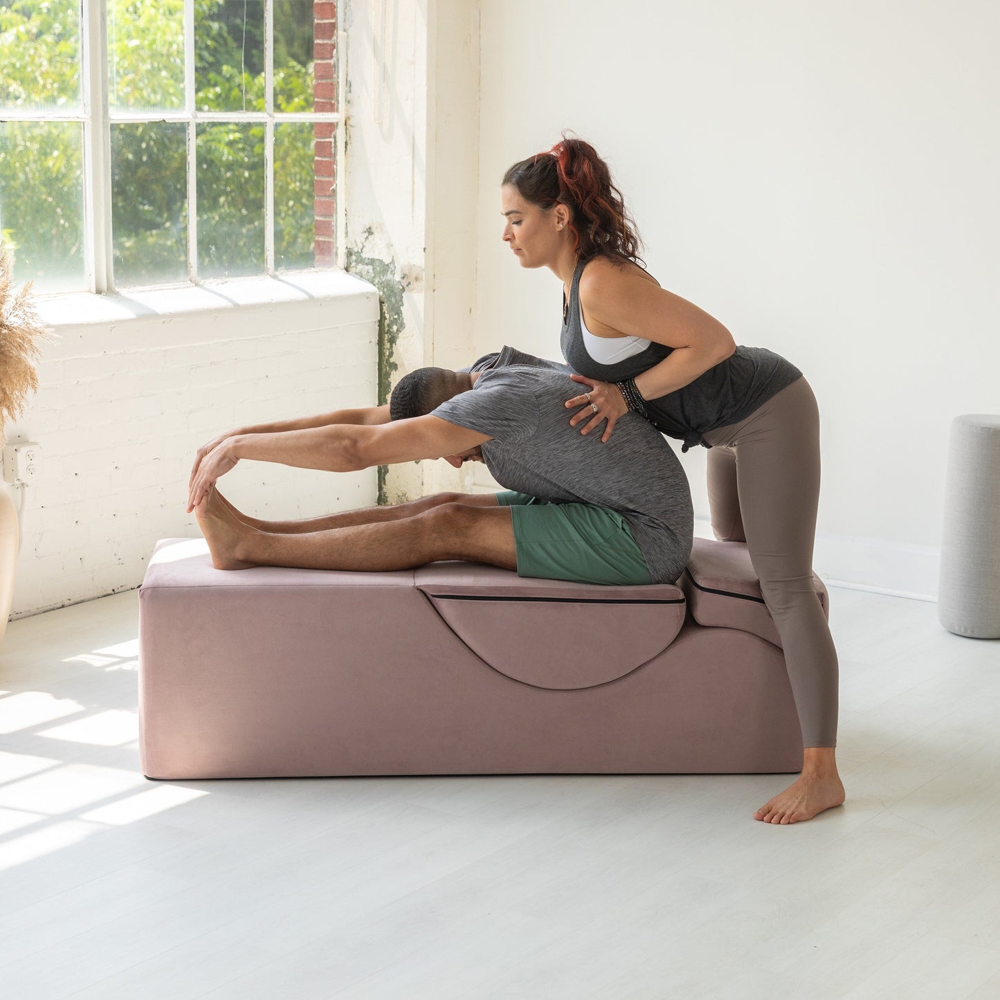 Chaise longue convertible Avana Kami / Yoga et massage - Pouf 2-en-1 avec chaise de salon de yoga escamotable, microvelours - N/A