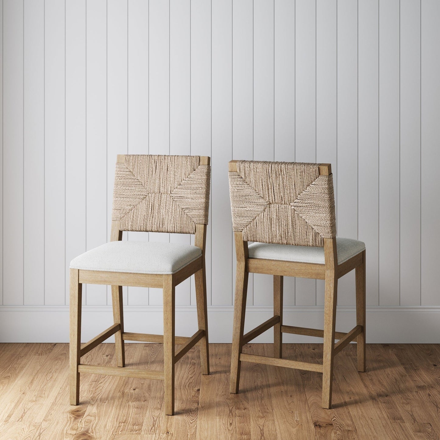 Tabouret de bar Beacon Bohemian Boucle, chaise de comptoir rembourrée avec cadre en bois massif et dossier en jonc tressé.