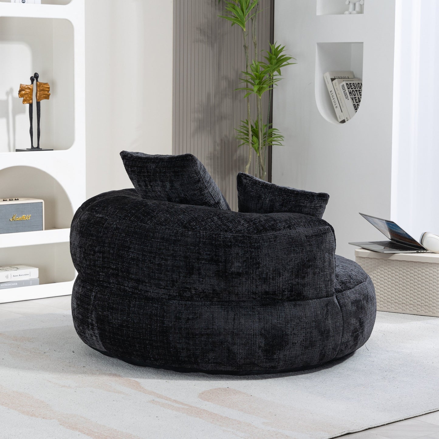 Canapé pouf géant noir en chenille 42.52, pour chambre à coucher, avec trois coussins.