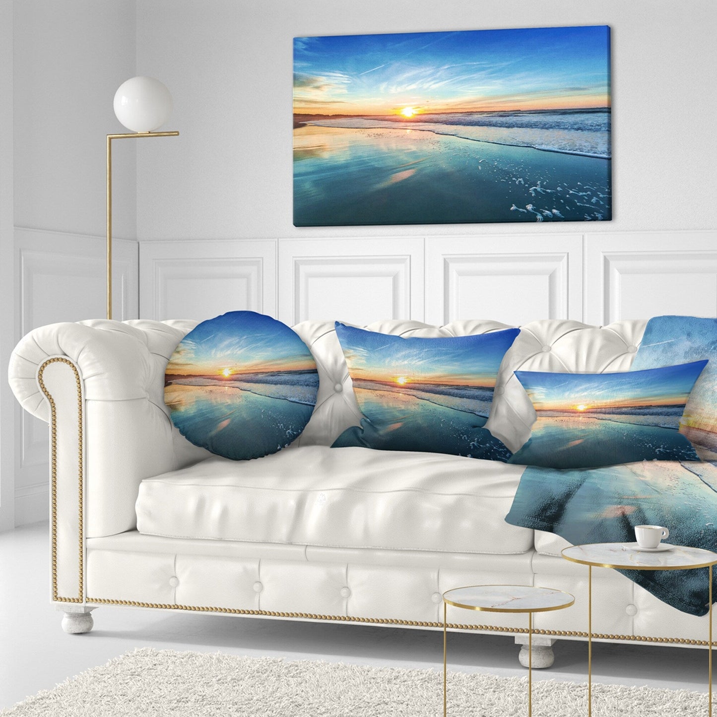 Cœur de plage bleu avec coucher de soleil lointain - Tableau sur toile représentant un bord de mer