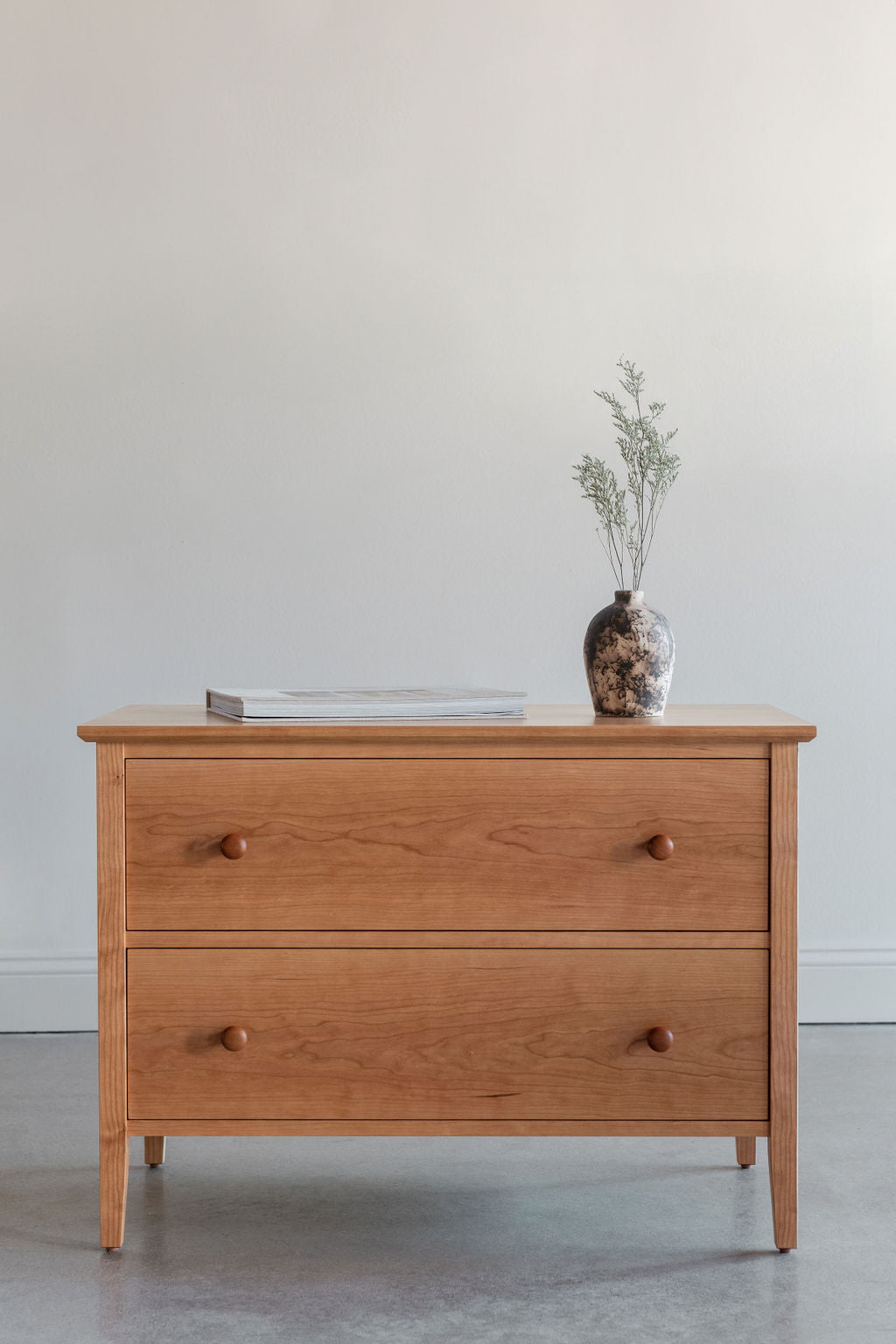 Commode à deux tiroirs Shaker - Cerisier