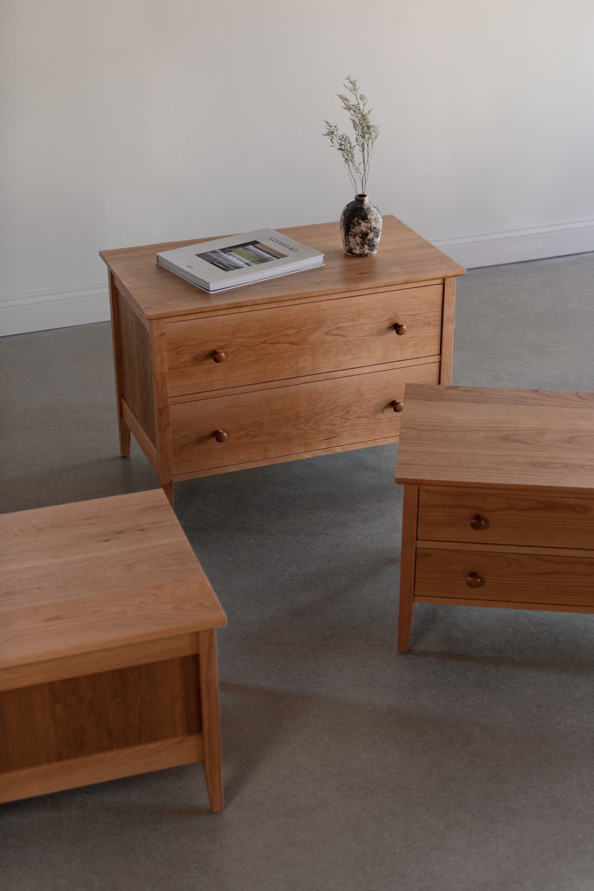 Commode à deux tiroirs Shaker - Cerisier
