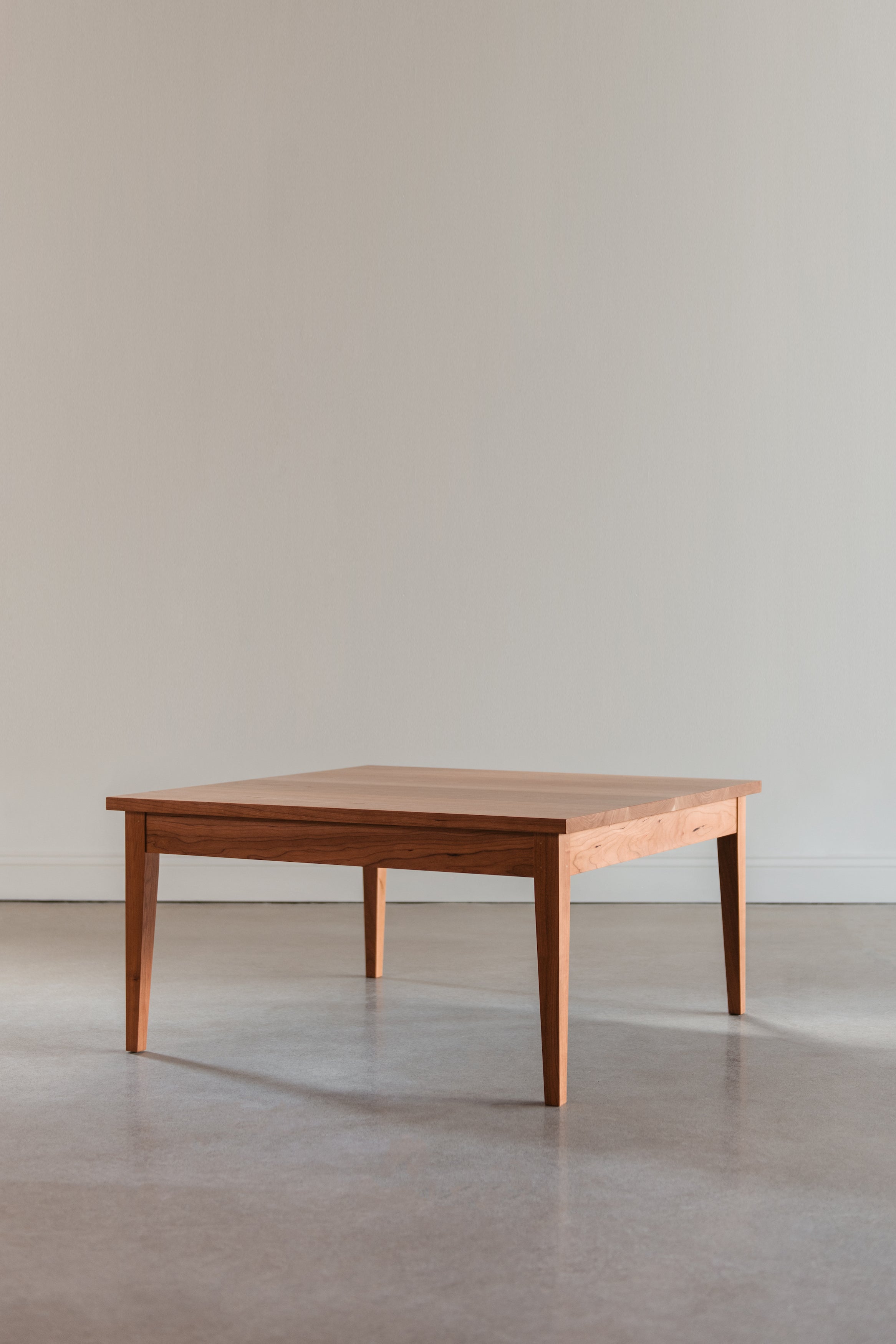 Table basse carrée Shaker Heirloom - Cerisier