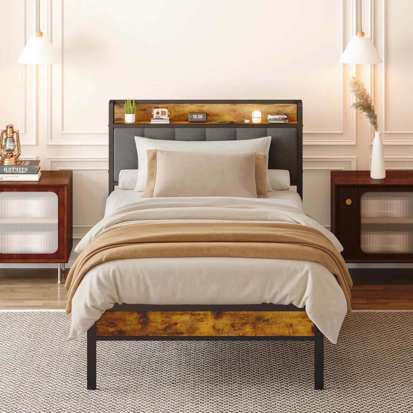 Cadre de lit à plateforme en métal pour matelas Twin / Double / Queen / King avec tête de lit rembourrée et rangement.