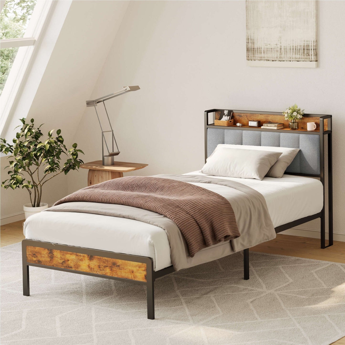 Cadre de lit à plateforme en métal pour matelas Twin / Double / Queen / King avec tête de lit rembourrée et rangement.