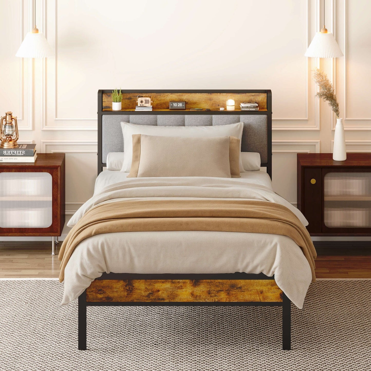 Cadre de lit à plateforme en métal pour matelas Twin / Double / Queen / King avec tête de lit rembourrée et rangement.