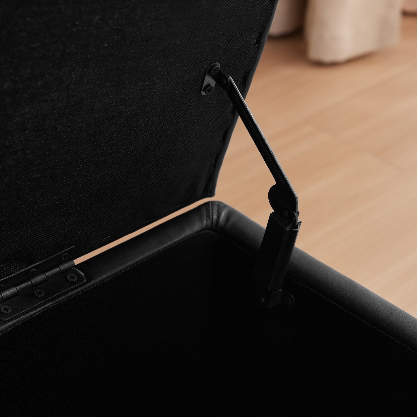 Ottoman rectangulaire de rangement recouvert de simili cuir - 50,3 x 17,50 x 18 pouces