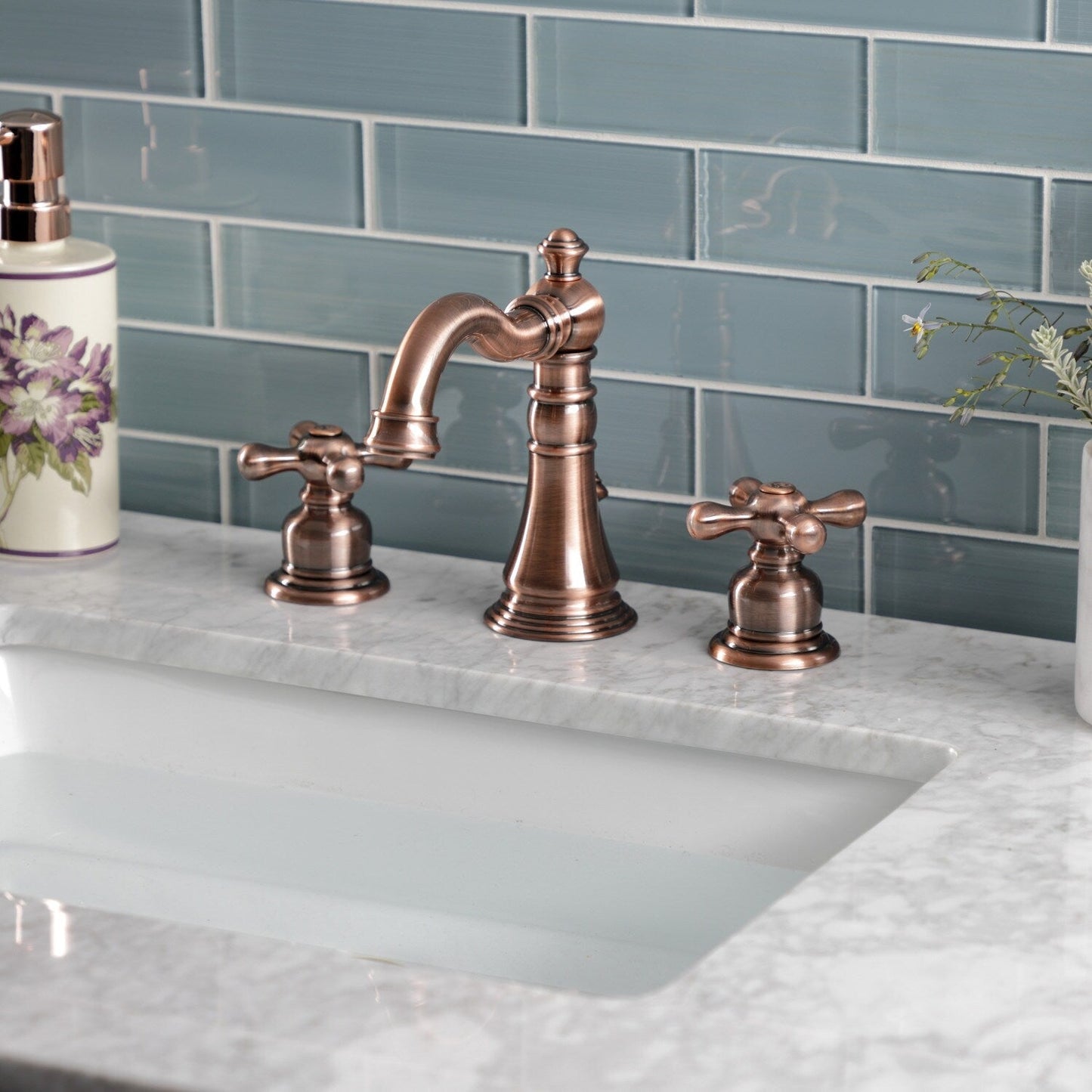 Robinet de salle de bain à large espacement de 8 pouces, style américain classique