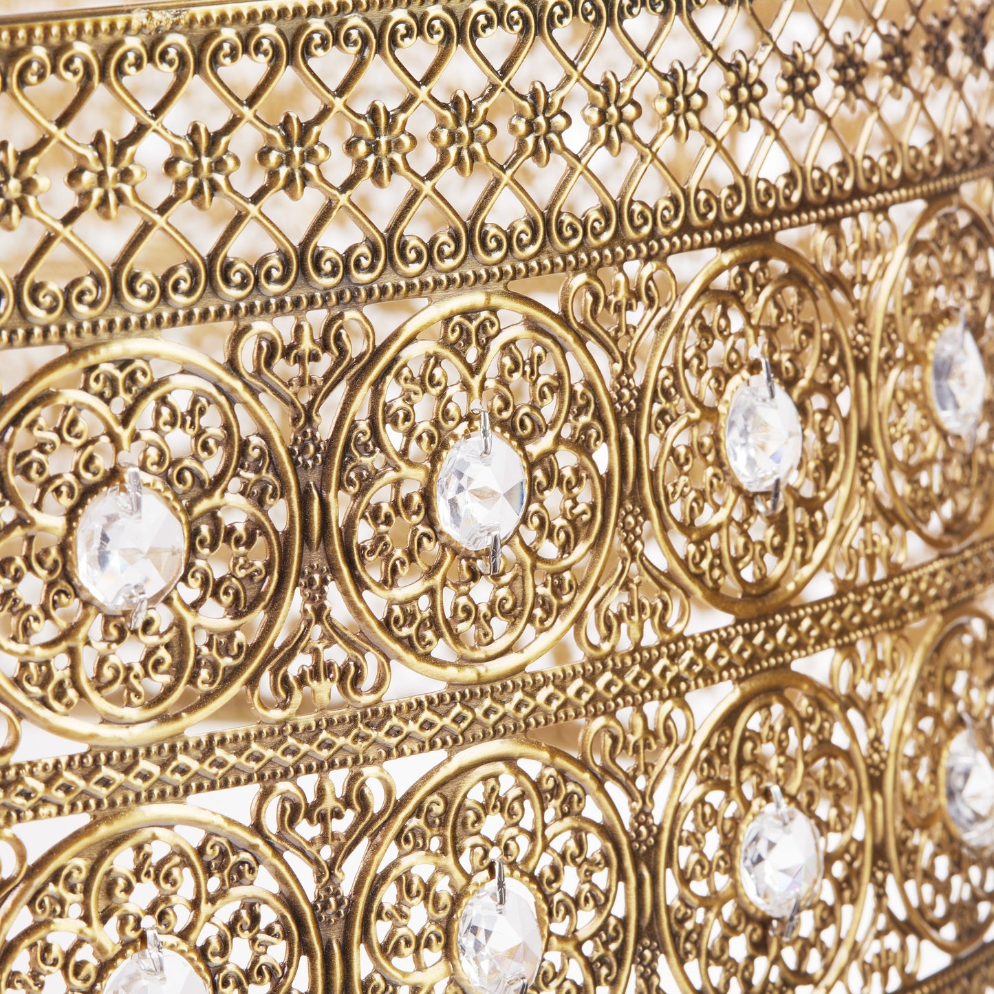 River of Goods Bryar Lustre en laiton et cristal à 3 lumières de 23,5 W - 23,5 x 23,5 x 61,5