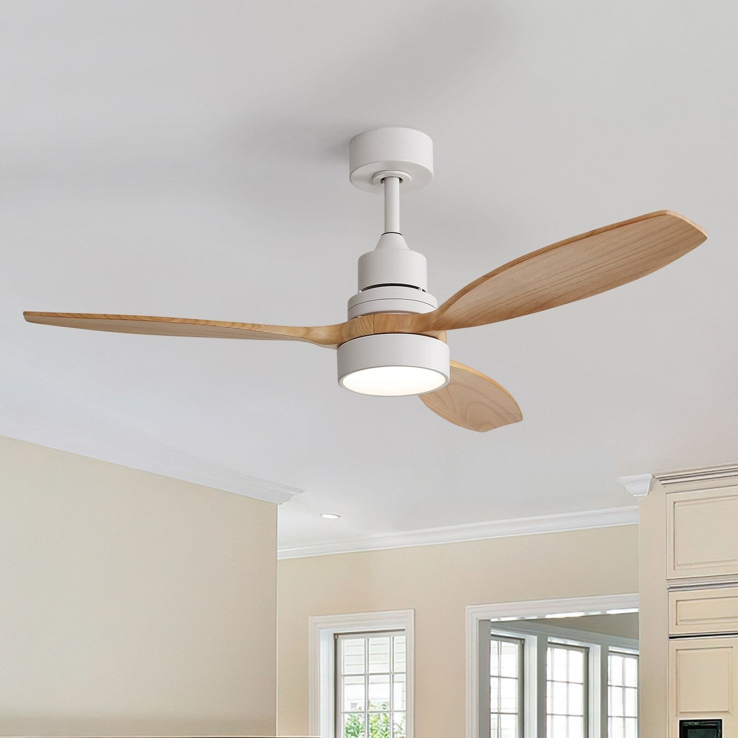 Ventilateur de plafond intérieur en bois Sofucor 52 avec télécommande, éclairage intégré en option.