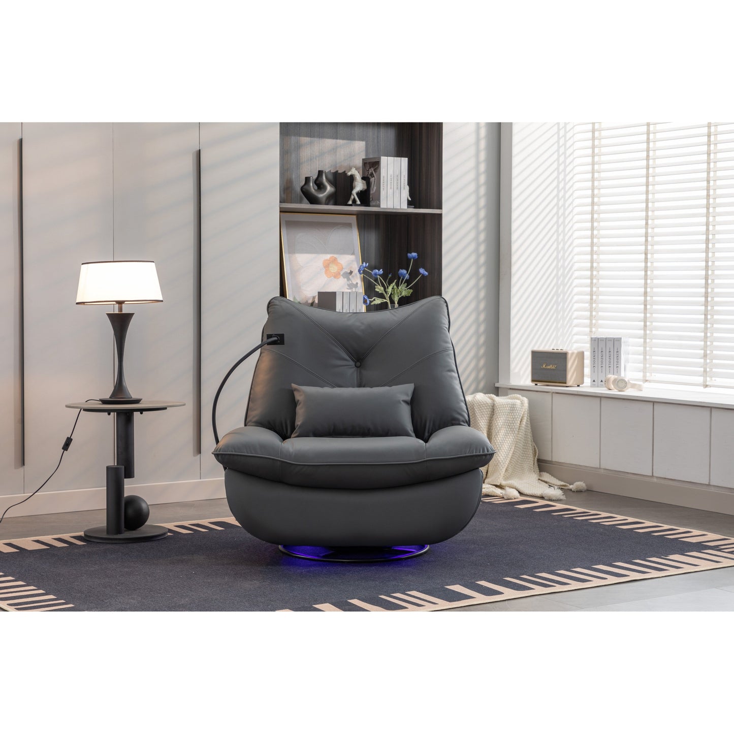 Fauteuil inclinable pivotant à glissement électrique avec haut-parleurs Bluetooth, porte-téléphone, ports de charge USB et Type-C, et rangement caché dans les accoudoirs.