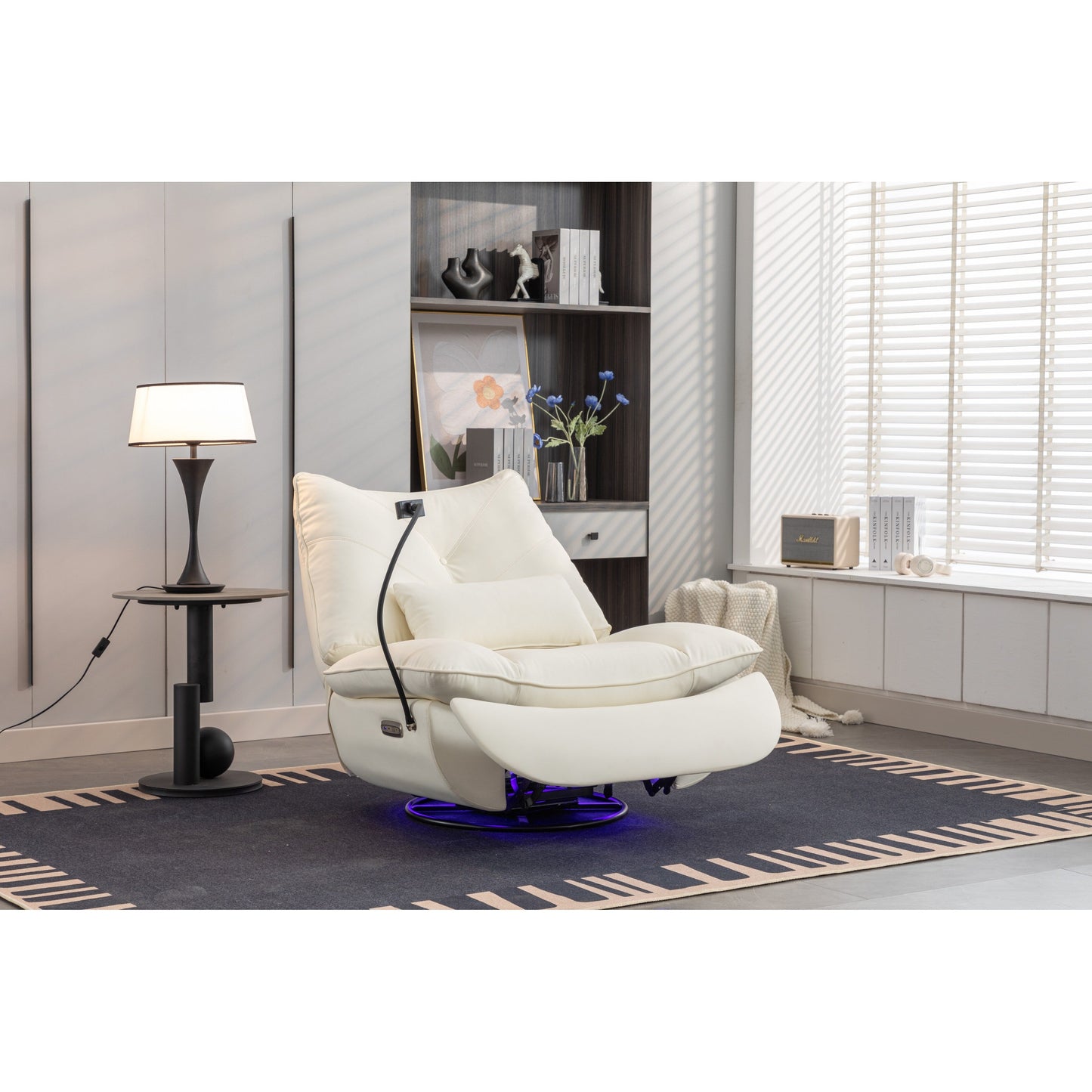 Fauteuil inclinable pivotant à glissement électrique avec haut-parleurs Bluetooth, porte-téléphone, ports de charge USB et Type-C, et rangement caché dans les accoudoirs.