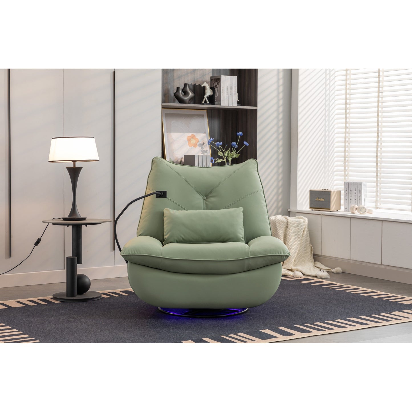 Fauteuil inclinable pivotant à glissement électrique avec haut-parleurs Bluetooth, porte-téléphone, ports de charge USB et Type-C, et rangement caché dans les accoudoirs.