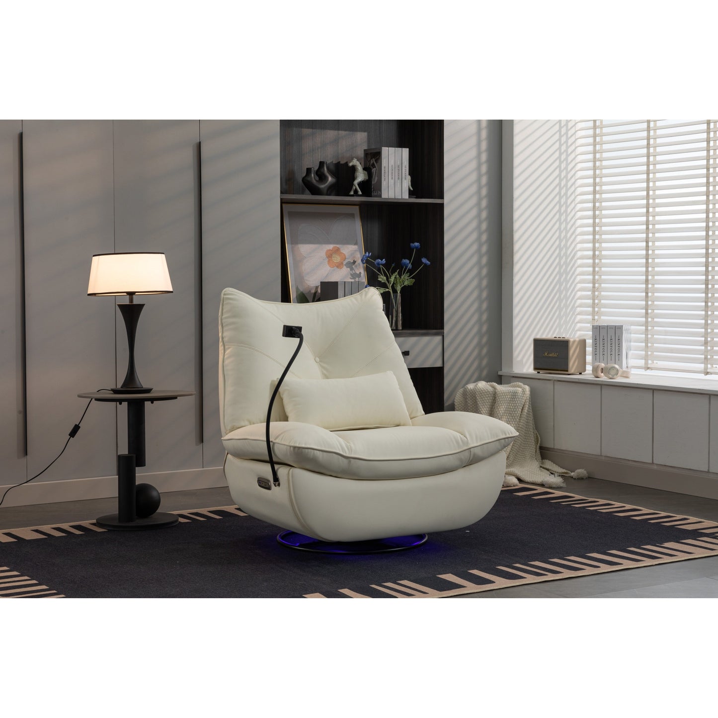 Fauteuil inclinable pivotant à glissement électrique avec haut-parleurs Bluetooth, porte-téléphone, ports de charge USB et Type-C, et rangement caché dans les accoudoirs.