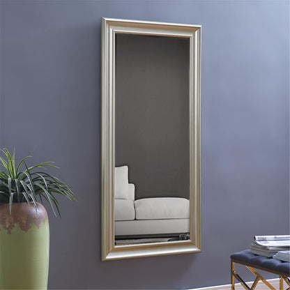 Grand miroir, miroir pleine taille, miroir rectangulaire mural suspendu, avec cadre en faux bois lisse.