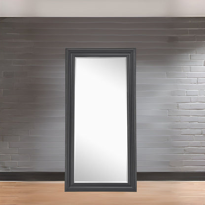 Grand miroir, miroir pleine taille, miroir rectangulaire mural suspendu, avec cadre en faux bois lisse.