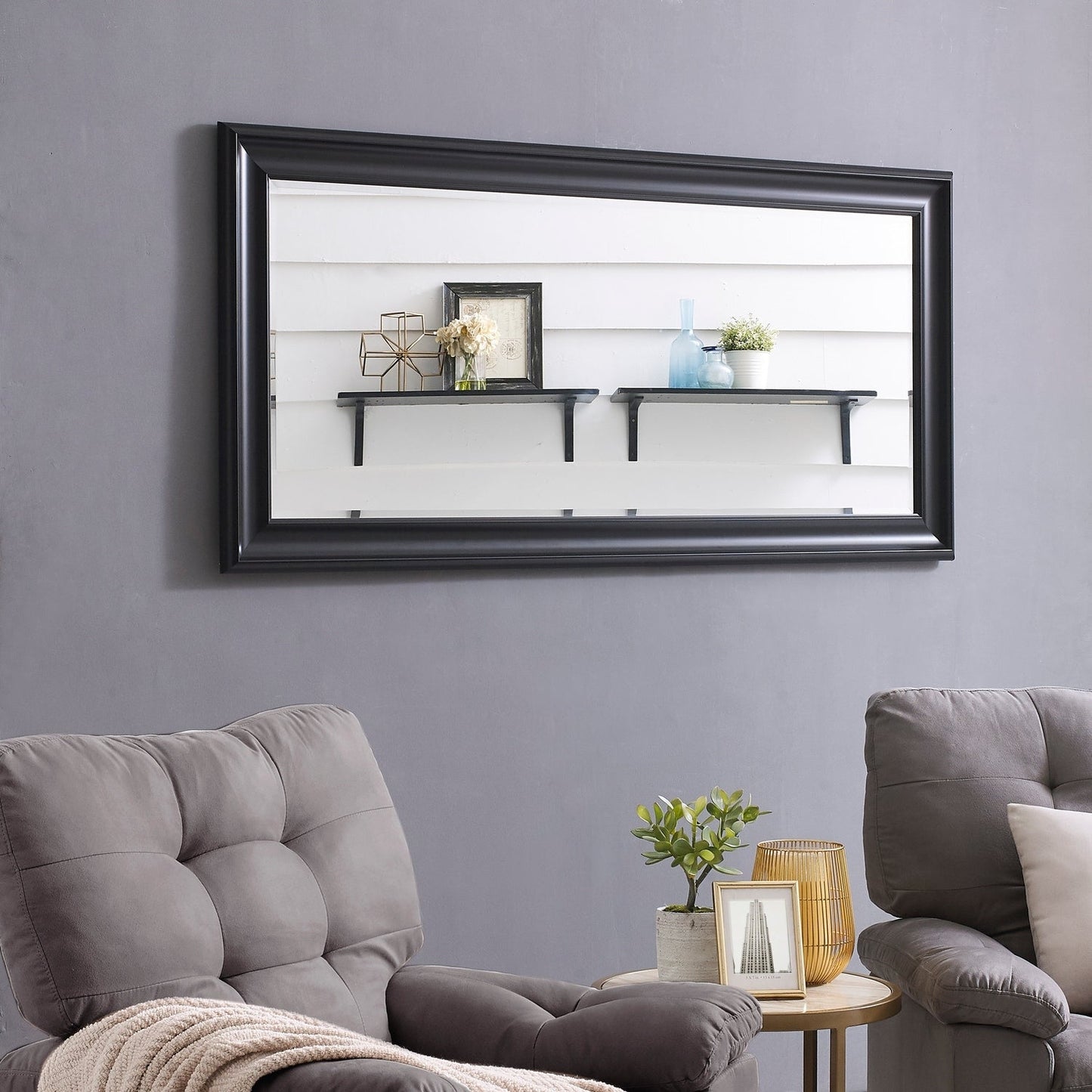 Grand miroir, miroir pleine taille, miroir rectangulaire mural suspendu, avec cadre en faux bois lisse.