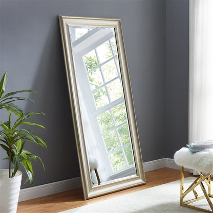 Grand miroir, miroir pleine taille, miroir rectangulaire mural suspendu, avec cadre en faux bois lisse.